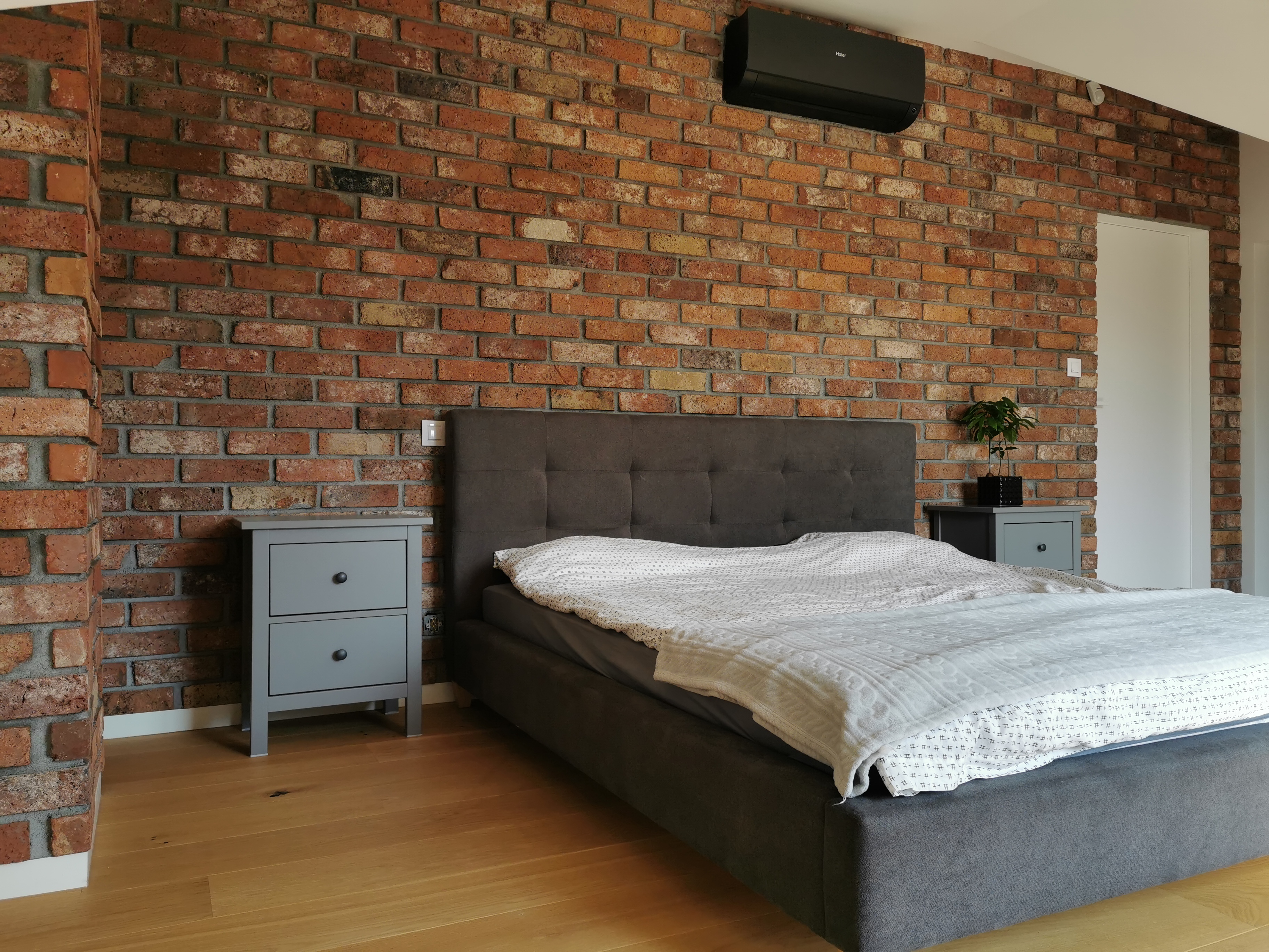 sypialnia w stylu loft